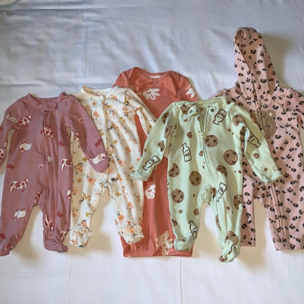 Carter's Newborn Sleepers Bundle (5) - Baby Pajamas & Footed Sleep n Plays